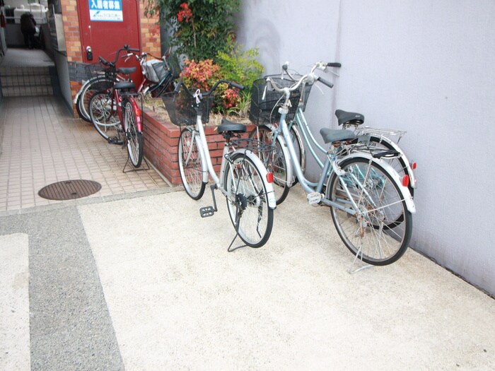 物件外観写真4　(駐輪場)