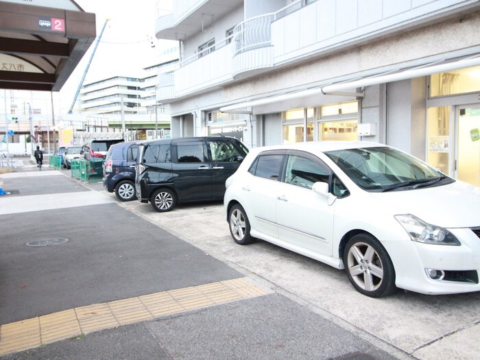 物件外観写真5　(駐車場)