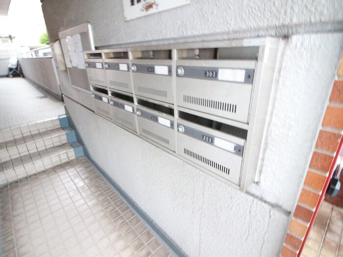 物件外観写真6　(エントランス部分)