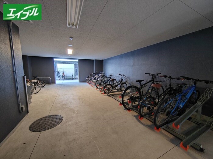 物件外観写真3　(駐輪場)