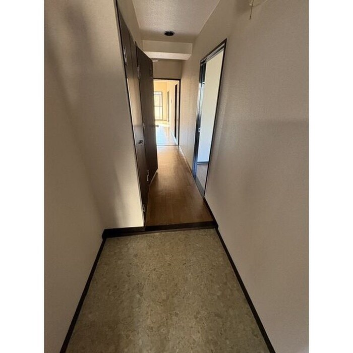 物件内観写真7　(玄関)