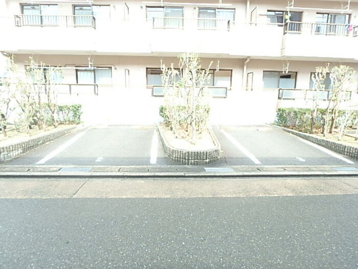 物件外観写真5　(駐車場)