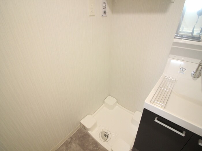 物件内観写真12　(洗濯機置場)