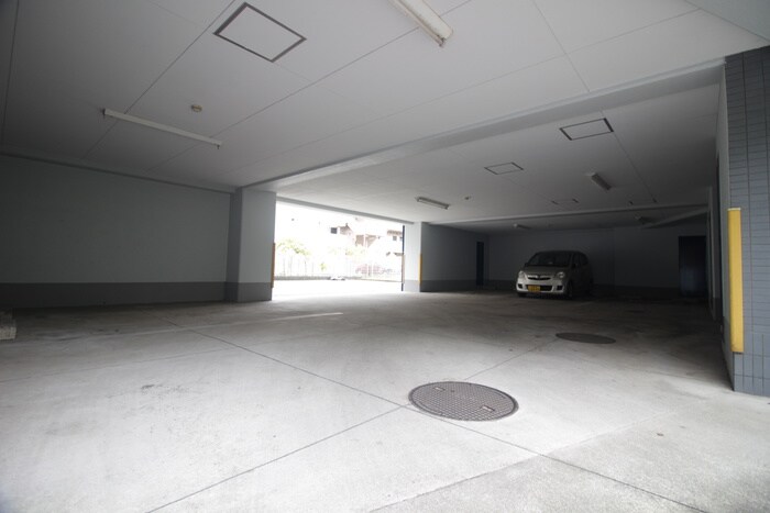 物件外観写真3　(駐車場)