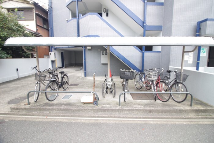 物件外観写真6　(駐輪場)