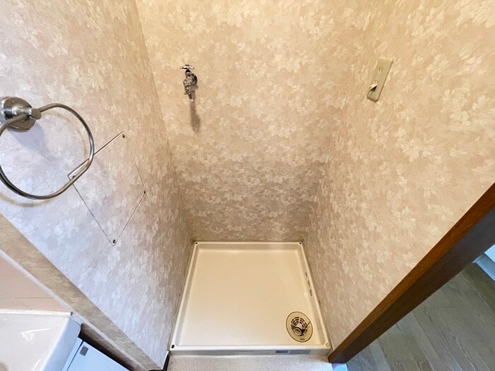 物件内観写真14　(洗濯機置場)