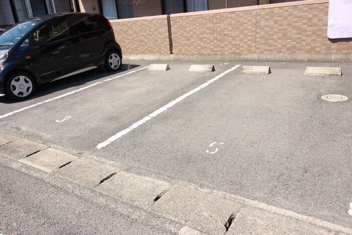 物件外観写真5　(駐車場)