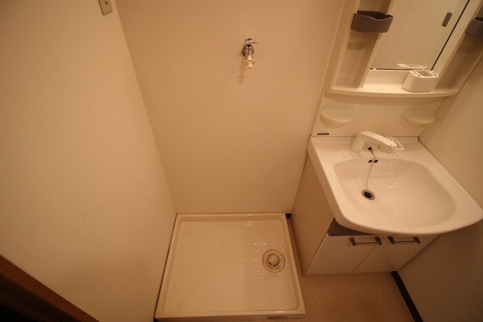 物件内観写真11　(洗濯機置場)