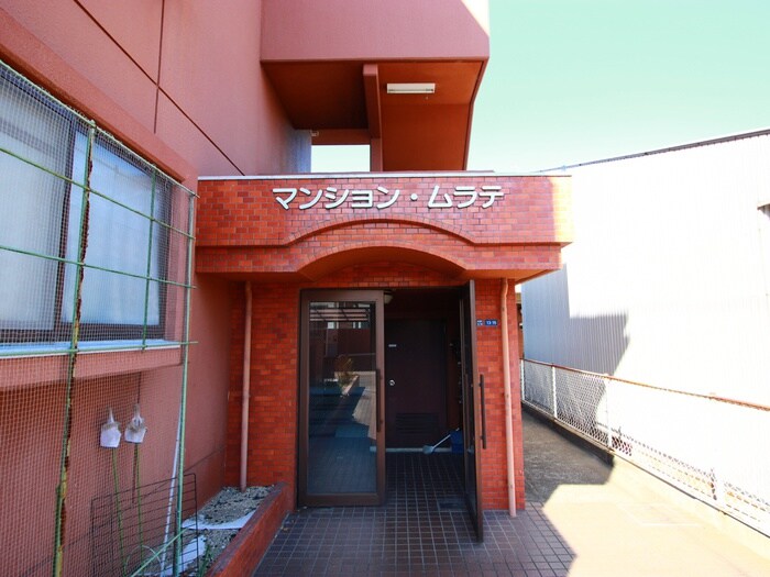 物件外観写真3　(エントランス部分)