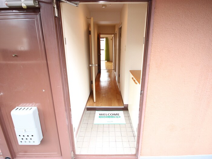 物件内観写真11　(玄関)