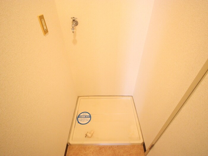 物件内観写真15　(洗濯機置場)