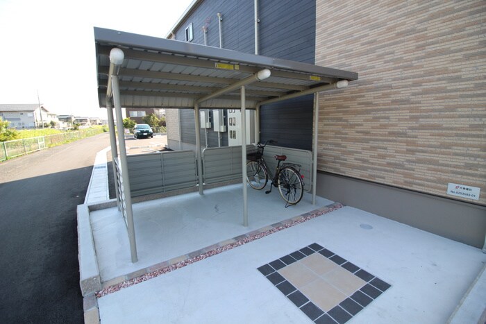 物件外観写真5　(駐輪場)