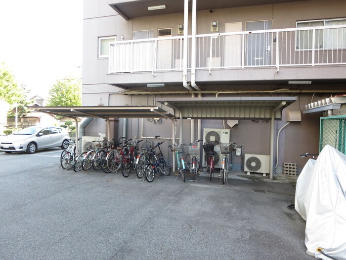 物件外観写真5　(駐輪場)