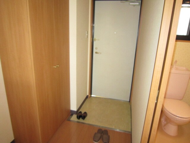 物件内観写真6　(玄関)