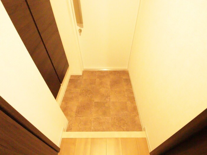 物件内観写真8　(玄関)