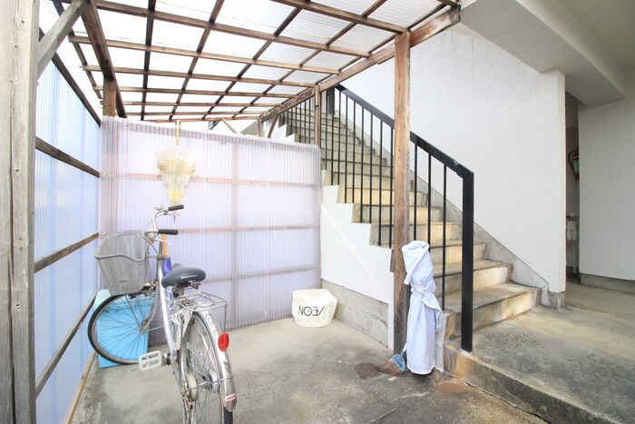 物件外観写真2　(駐輪場)