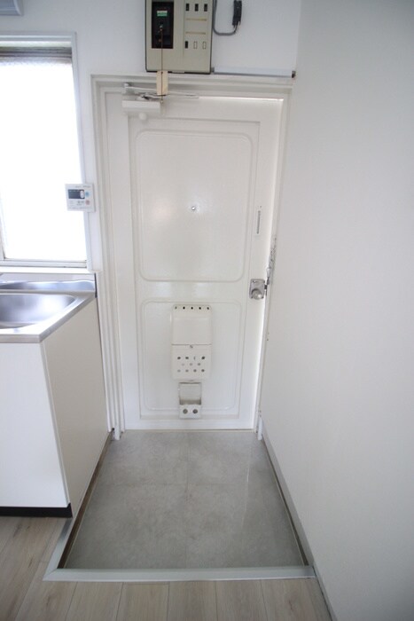 物件内観写真10　(玄関)