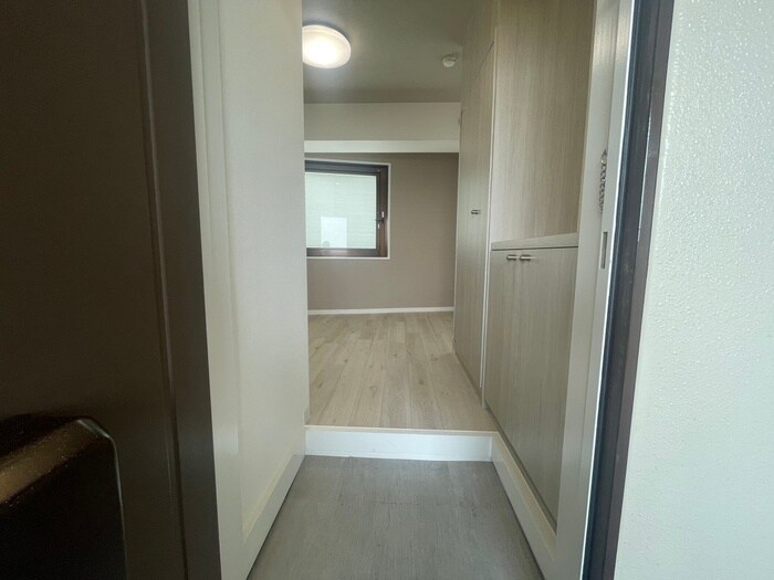 物件内観写真13　(玄関)