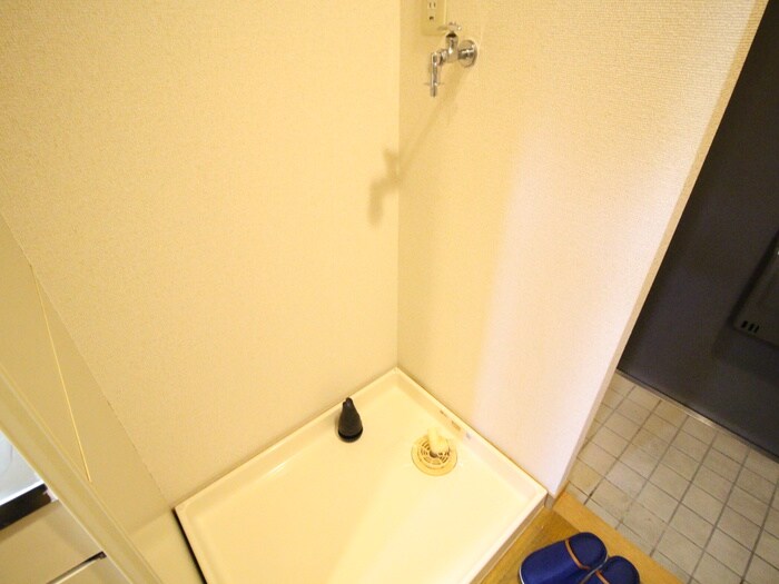 物件内観写真14　(洗濯機置場)