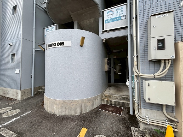 物件外観写真3　(エントランス部分)