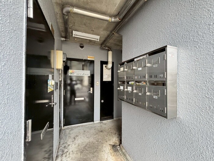 物件外観写真6　(エントランス部分)