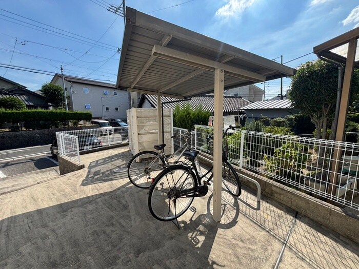 物件外観写真4　(駐輪場)
