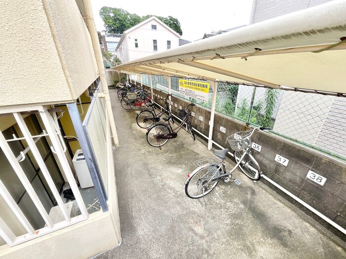 物件外観写真4　(駐輪場)