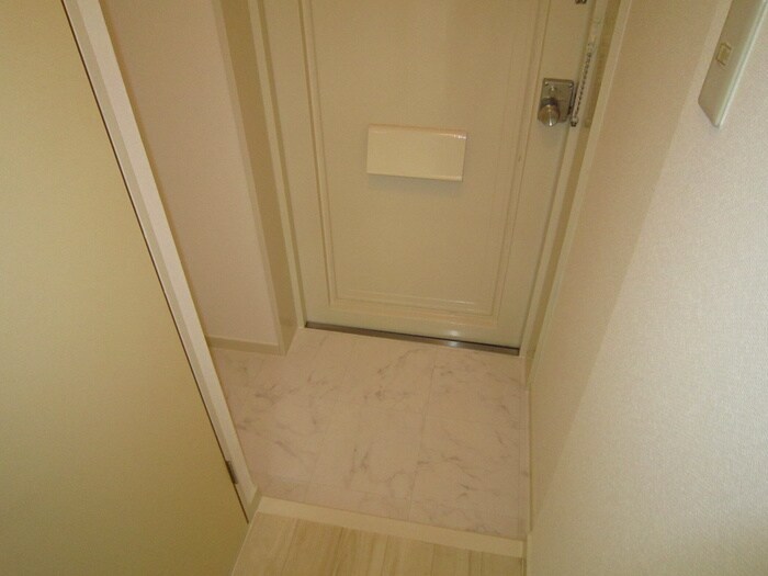 物件内観写真13　(玄関)