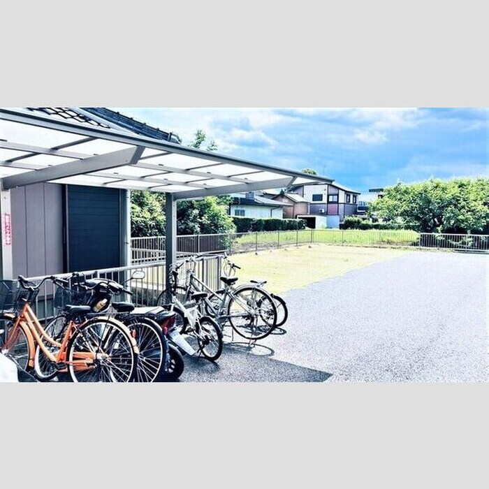 物件外観写真2　(駐輪場)