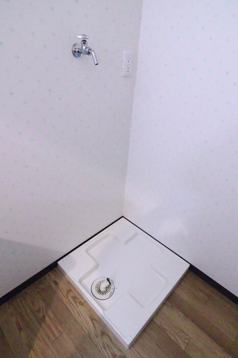 物件内観写真8　(洗濯機置場)