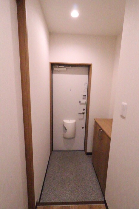 物件内観写真9　(玄関)