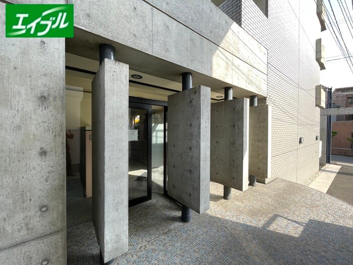 物件外観写真4　(エントランス部分)