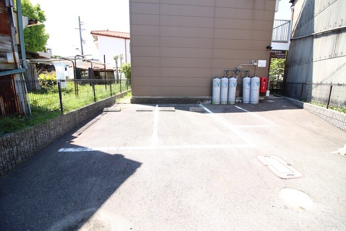 物件外観写真2　(駐車場)