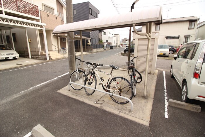 物件外観写真4　(駐輪場)