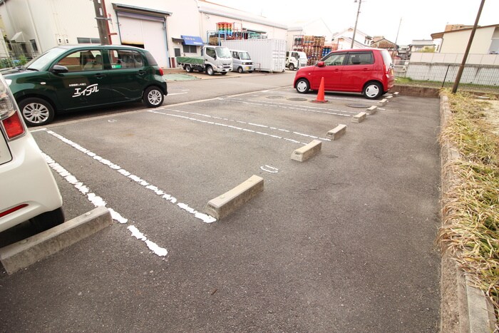 物件外観写真5　(駐車場)