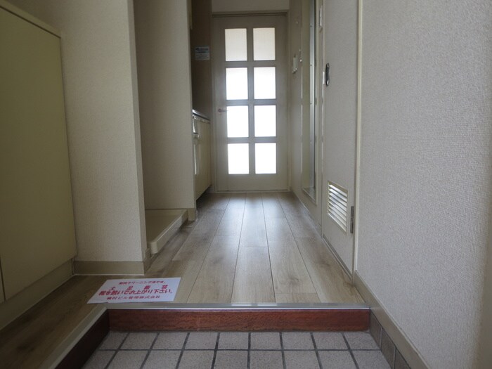 物件内観写真14　(玄関)