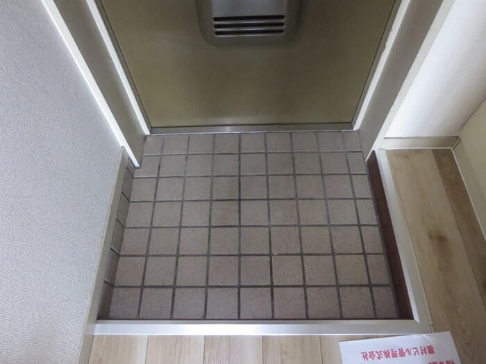 物件内観写真15　(玄関)