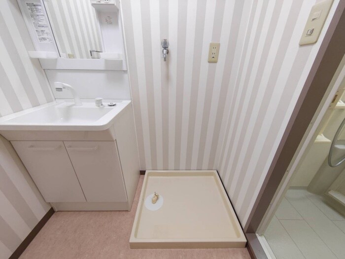 物件内観写真15　(洗濯機置場)