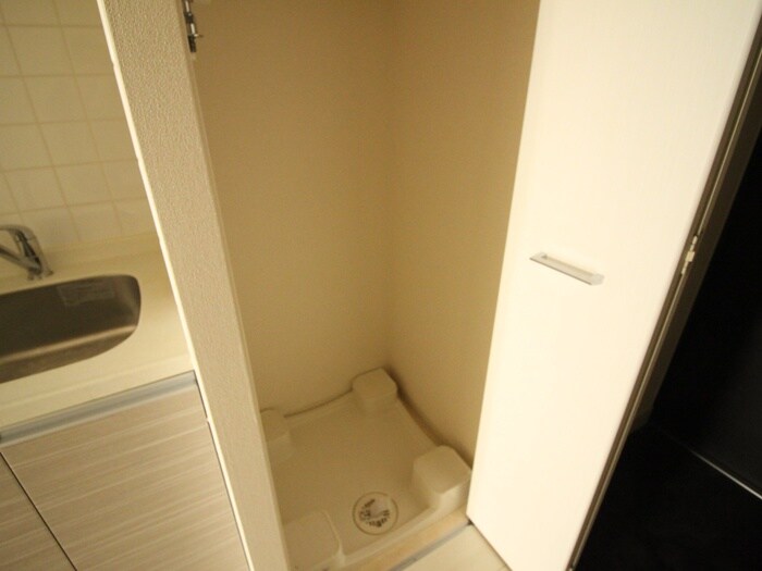 物件内観写真13　(洗濯機置場)