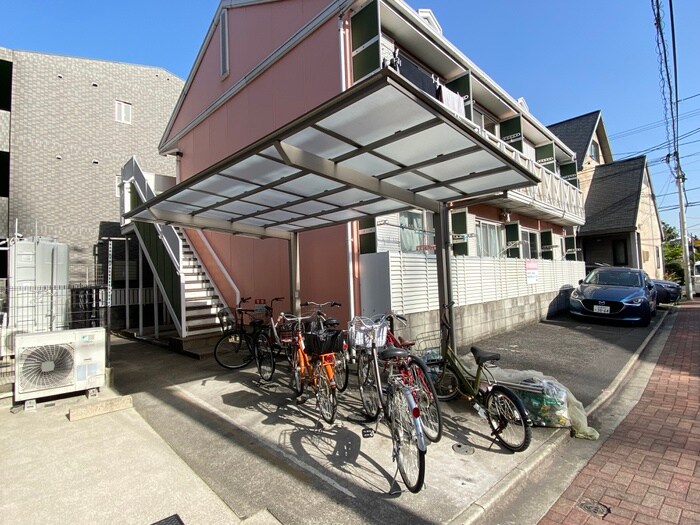 物件外観写真3　(駐輪場)