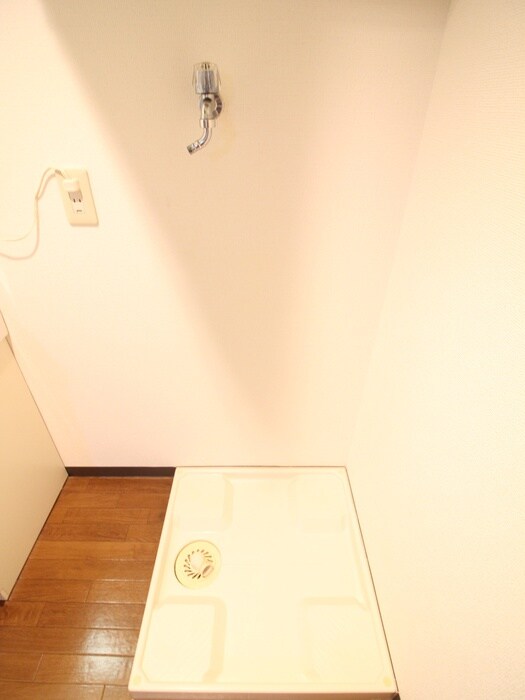 物件内観写真16　(洗濯機置場)