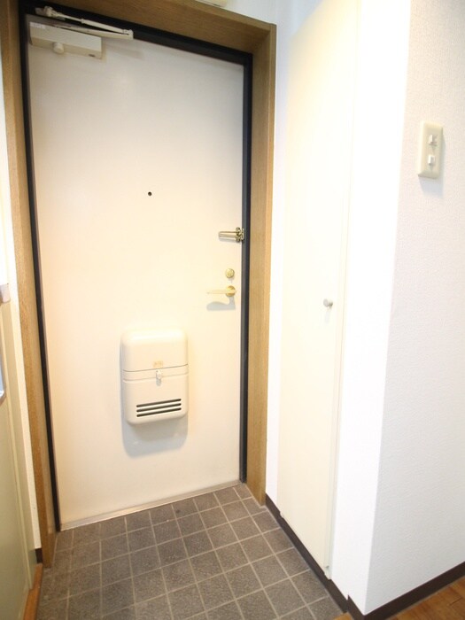 物件内観写真18　(玄関)