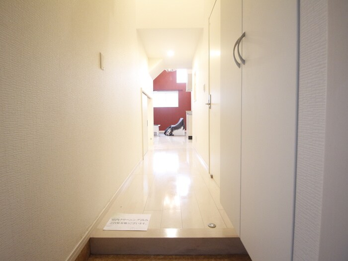 物件内観写真7　(玄関)