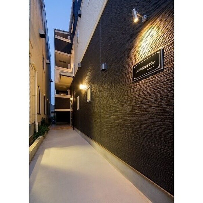 物件外観写真3　(エントランス部分)