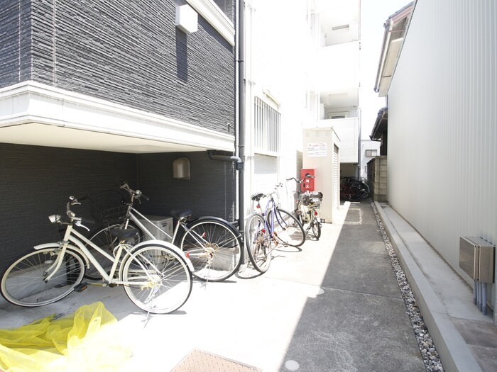 物件外観写真6　(駐車場)