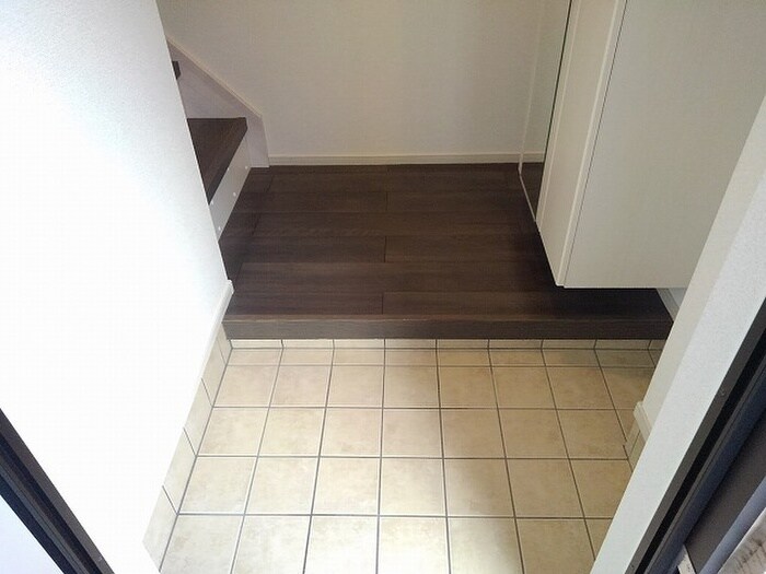 物件内観写真14　(玄関)