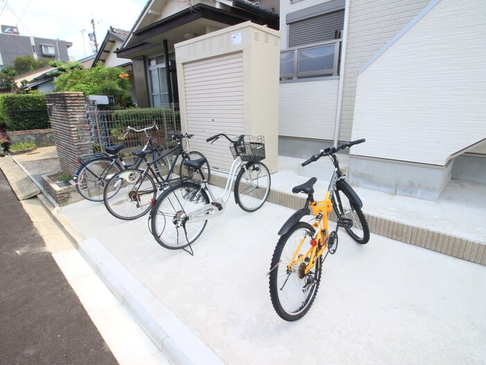 物件外観写真5　(駐輪場)