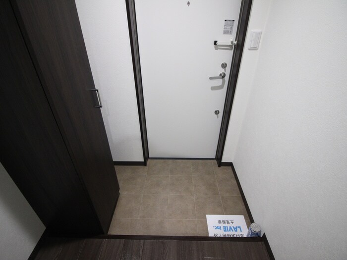 物件内観写真16　(玄関)