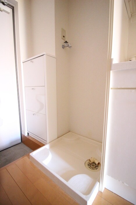 物件内観写真17　(洗濯機置場)