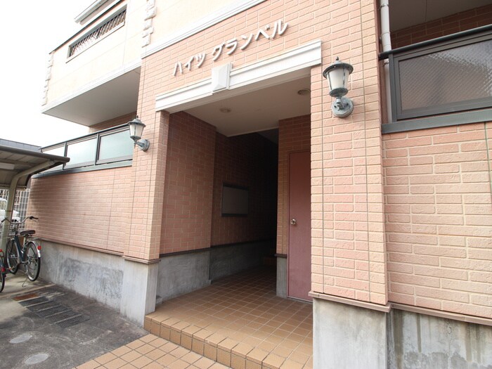 物件外観写真4　(エントランス部分)